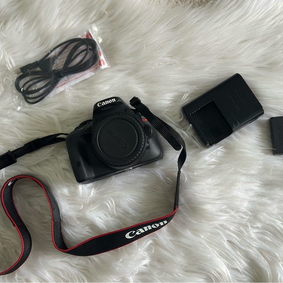 Canon EOS Rebel SL1 DSLR Camera - Picture 1 of 10
